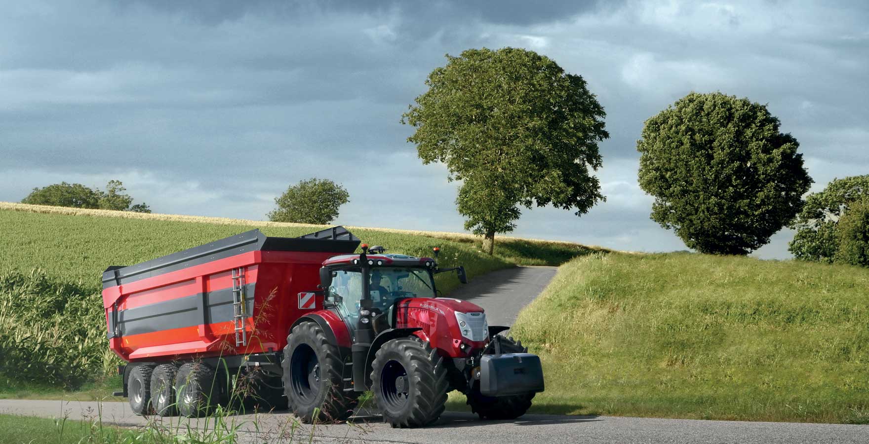 MC_RPE8_X7.6_MetallicRed_NewDecal_Field_Trailer_2023Calendar McCormick X7.6 P6 Tractor